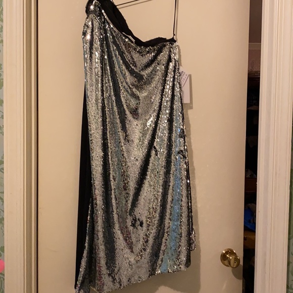 ⭐️⭐️NWT Stella McCartney One-Shoulder Sequin Cape Dress - Picture 8 of 8